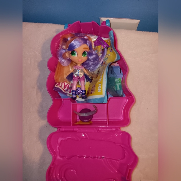 Hairdorables Bella Taps with Carrying Case Pre-owned - Picture 3 of 10